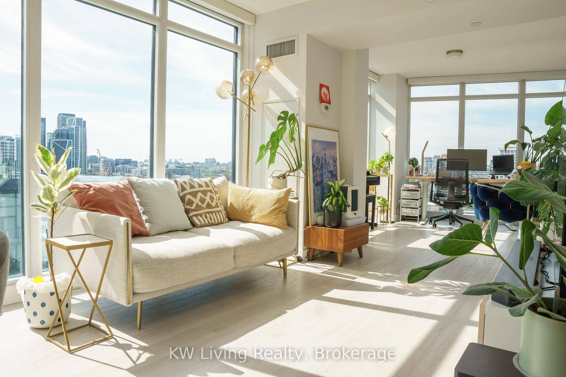 Welcome to Newton Condos by Concord.
