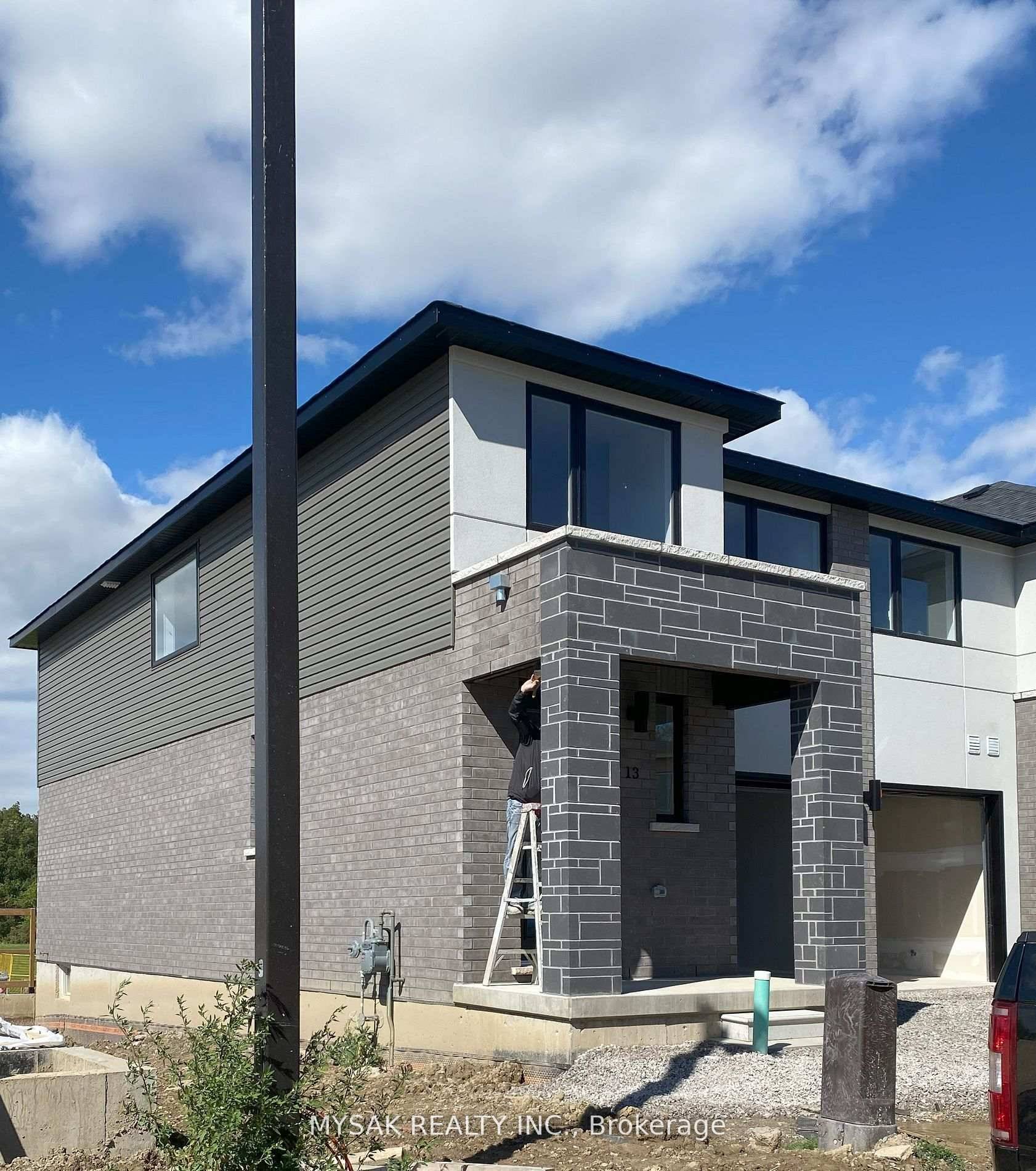 The Aspire Red Hill END Unit Townhome Offers A Combination Of Exceptional Design Featuring Generous Open Concept Living And Bathed In Natural Light.