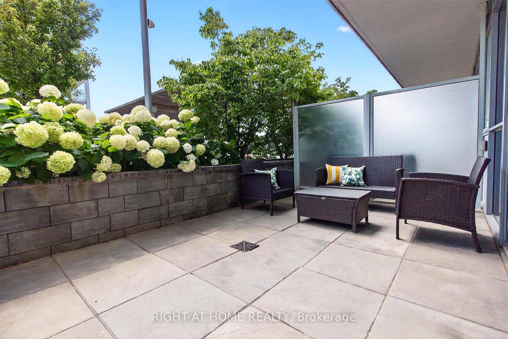 Absolute Gem ! ! This bright, open concept 1 bedroom plus den unit, spanning 693 sq.