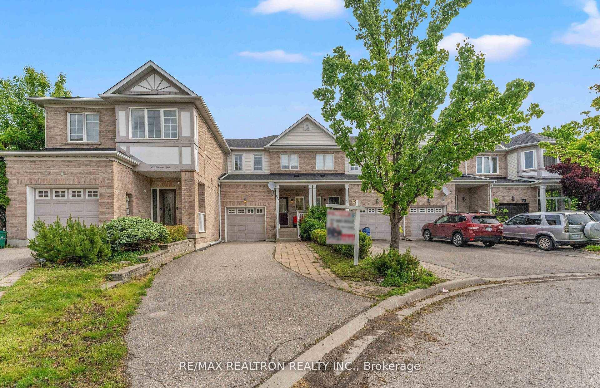 Bright amp ; Spacious 3 Bedroom Townhouse Located In A Family Oriented Vibrant Oak Ridges Neighborhood !