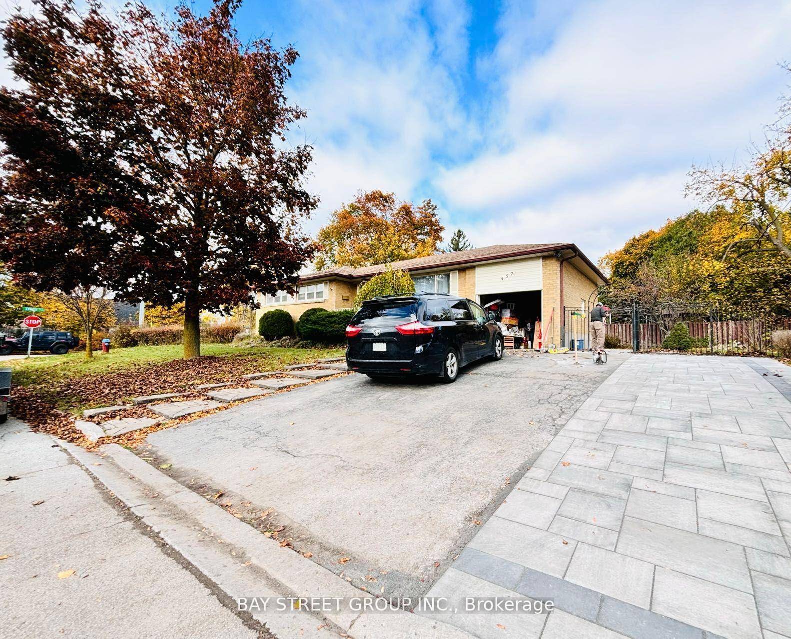 Recently renovated 1 Den basement apartment in the desirable Crosby community within the boundary of top ranking Bayview Secondary School.