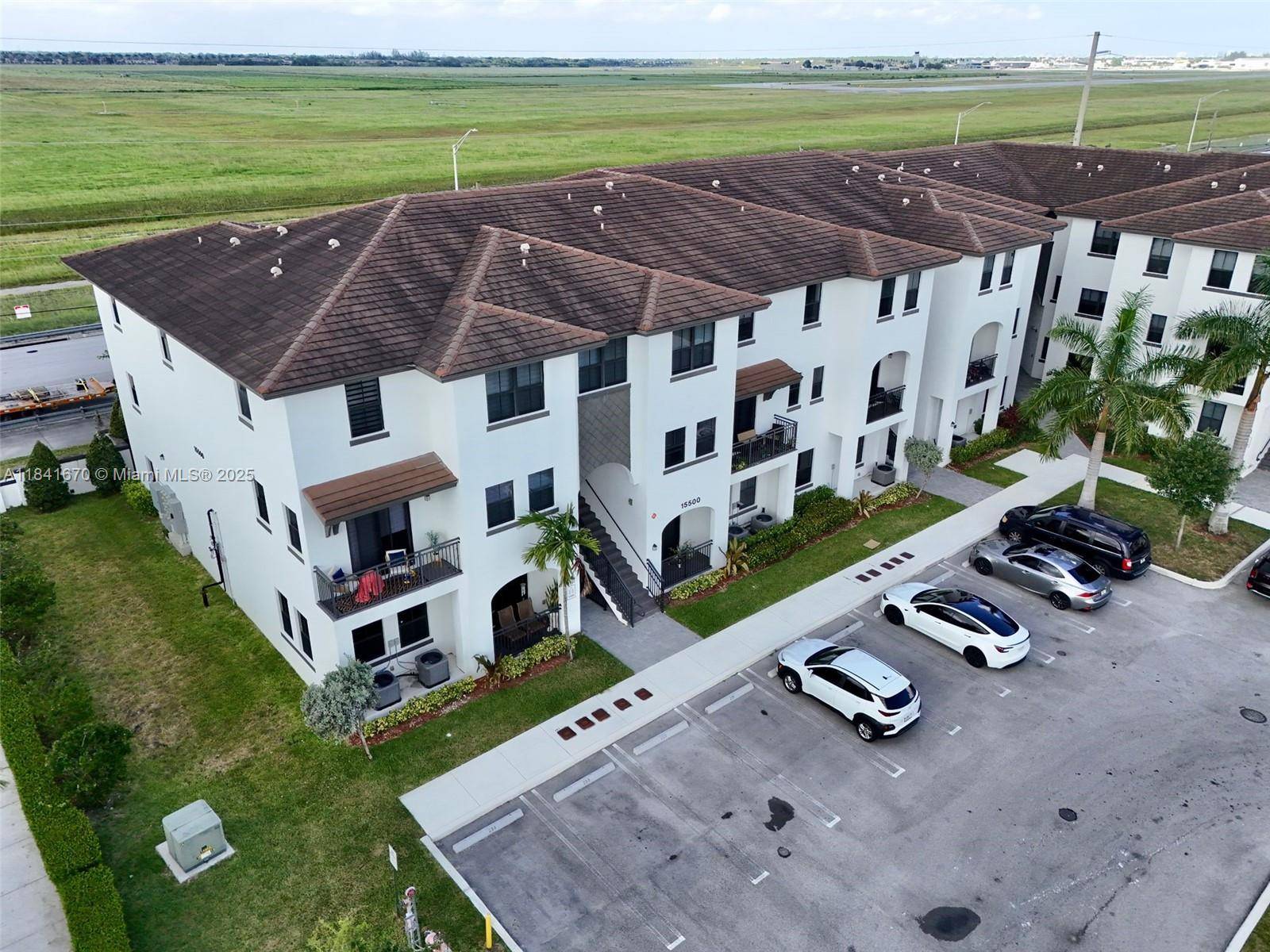 Gorgeous well maintained turn key corner condo in the heart of Kendall !