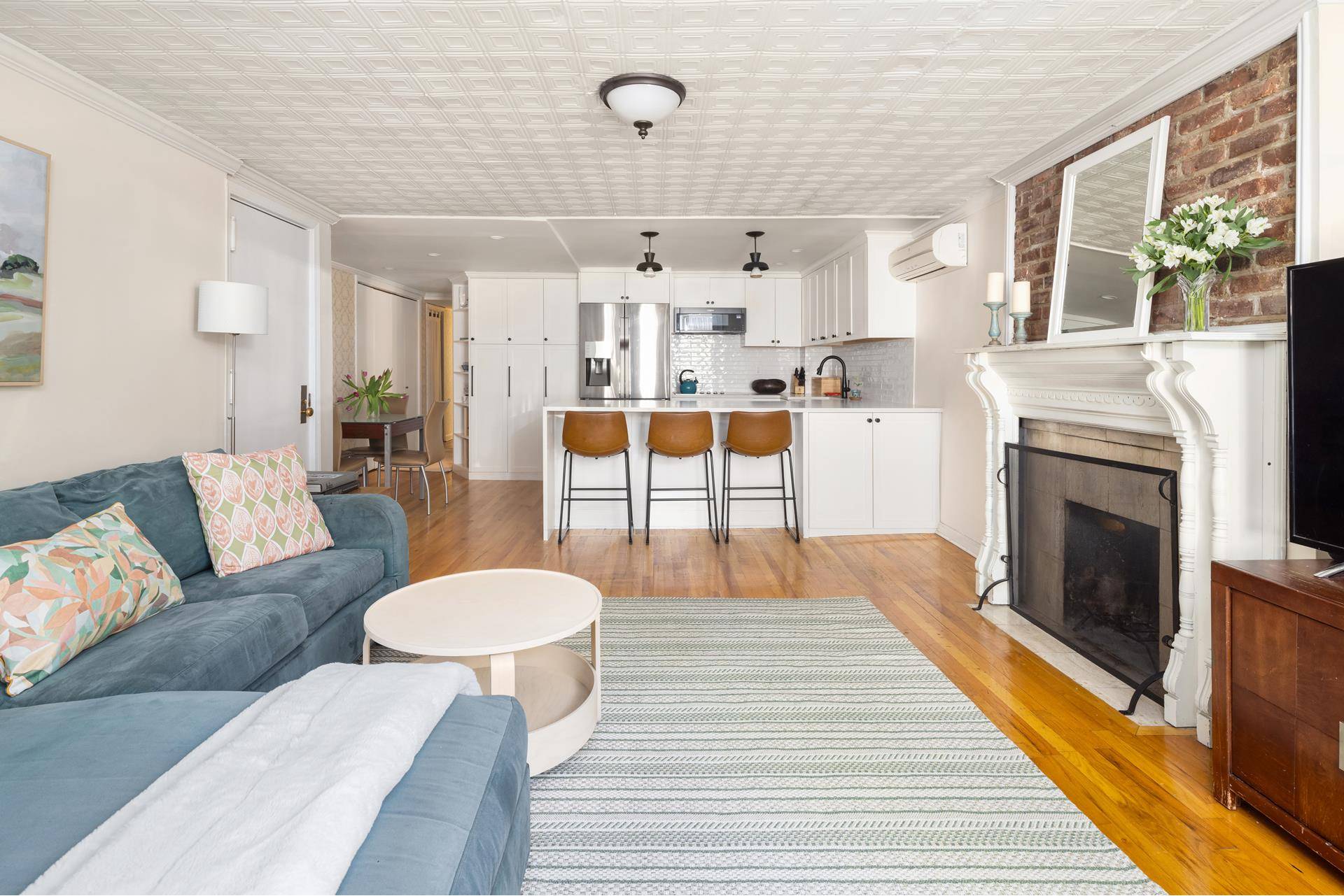 3 Bedroom Co op with Private Garden in the Heart of Cobble Hill This beautiful 3 bedroom, 2 bathroom co op offers the perfect combination of classic Brooklyn charm and ...
