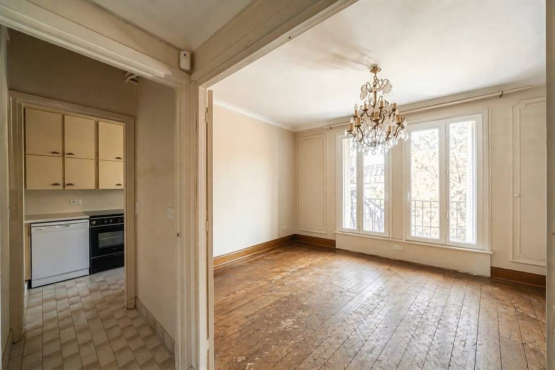 Paris XIVth arrondissement : Alésia – Maine : Bright family apartment fully to renovate