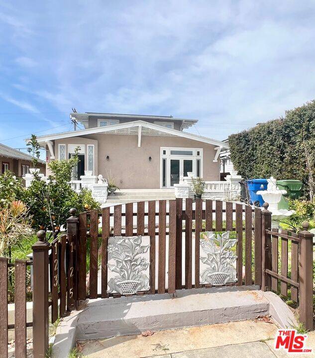 123  S Hobart Blvd 4BR Mid Wilshire La