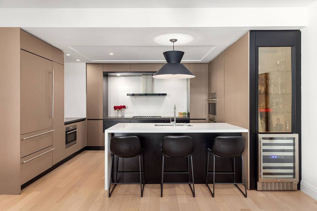 Welcome to 318 East 81st Street A boutique collection of luxury condominium residences designed for elegant, modern living.