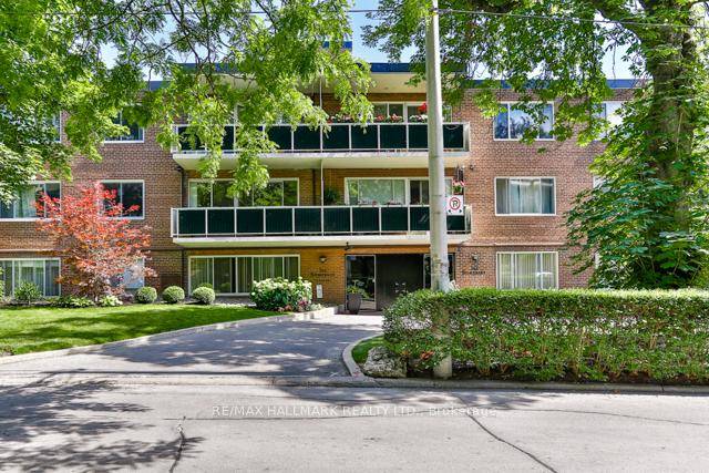 Presenting a fantastic opportunity to own a 2 bedroom condominium in the highly sought after Rosedale neighborhood.