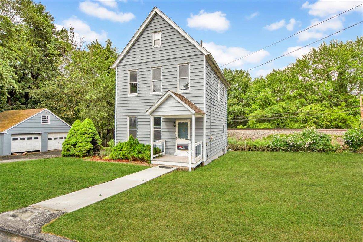 This newly renovated single family residence features 3 spacious bedrooms and 1.