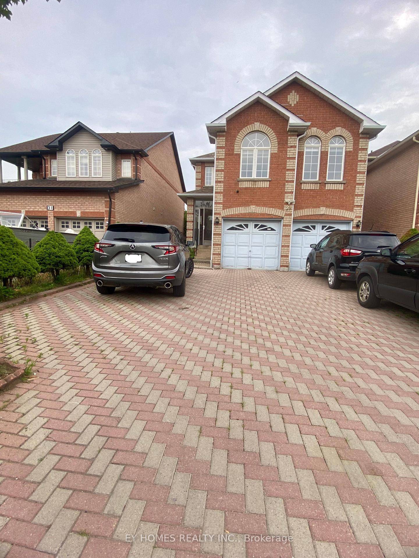 Bright 4 Bedroom House Located In High Demand Area.