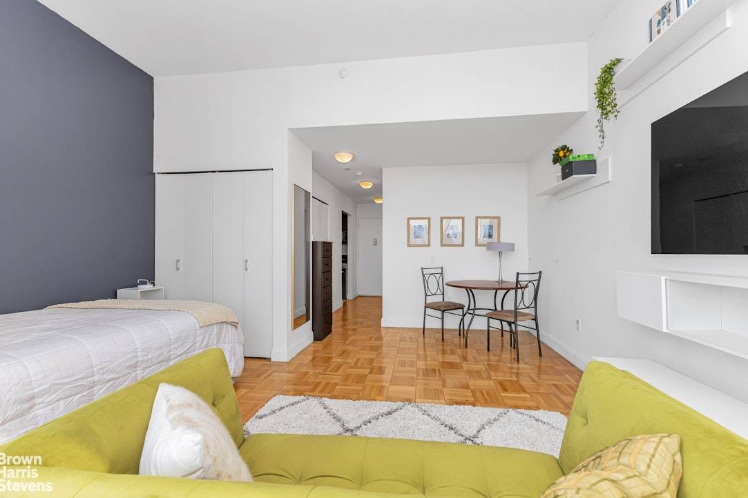 NO BOARD APPROVAL, CONDO RULES, INVESTOR FRIENDLY, PIED À TERRES WELCOME Sky High Alcove Studio with 10 Ceilings, Floor to Ceiling Windows amp ; Sweeping Views Perched on the 30th ...