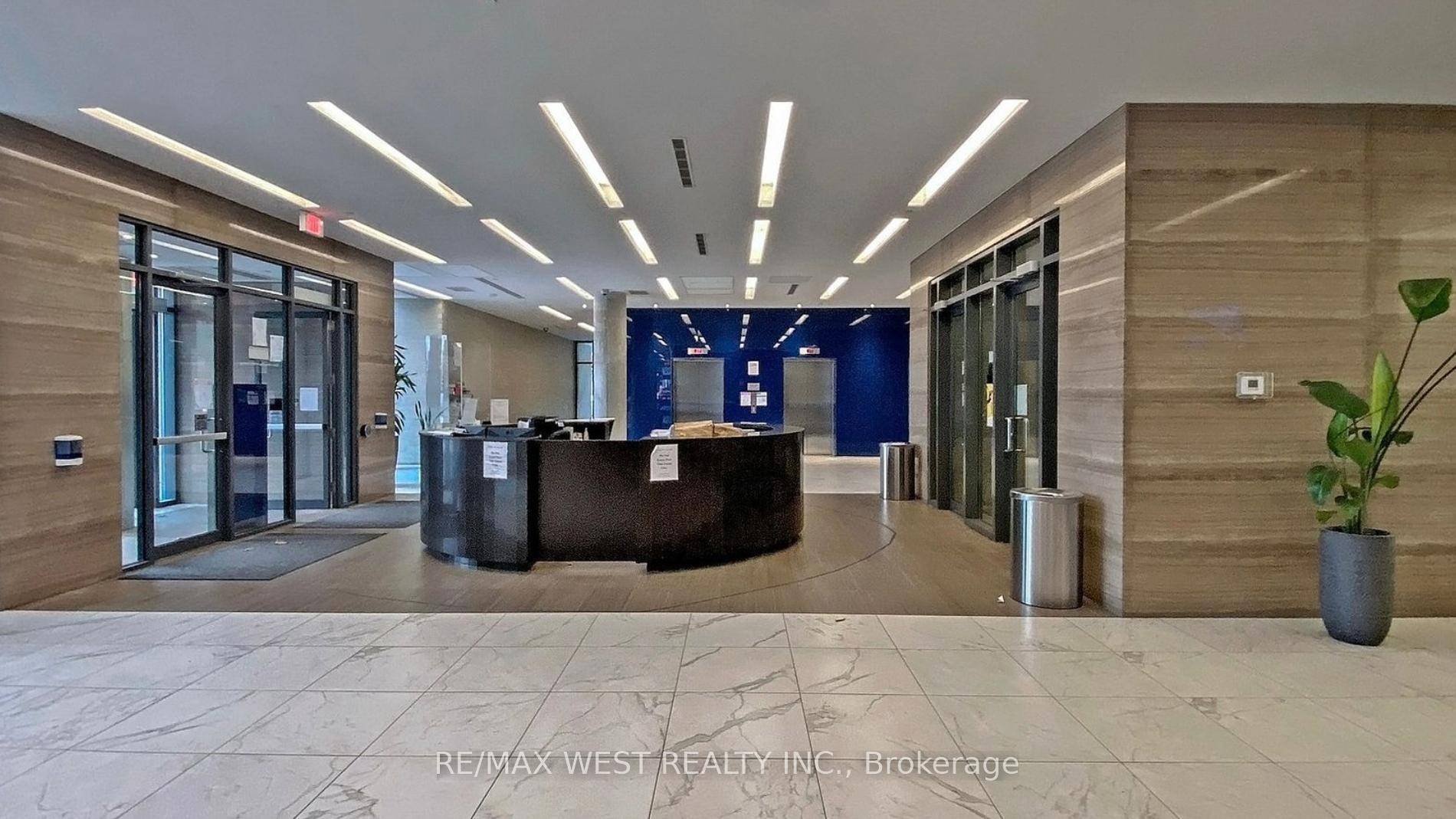 Experience the Best of Queen West LivingWelcome to this rarely offered luxurious corner suite at Edge on Triangle Park, where modern finishes meet breathtaking views in one of Torontos most ...