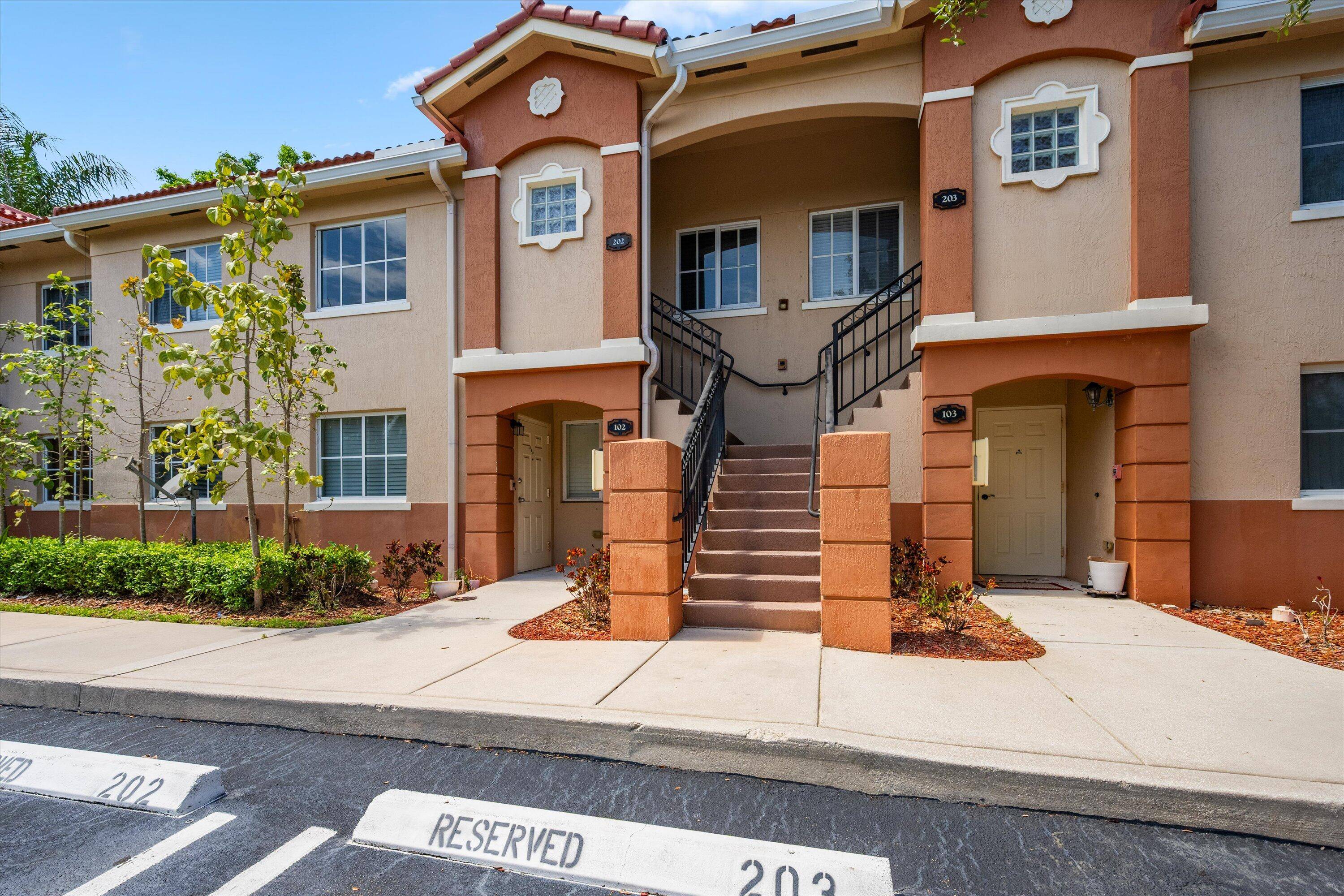 Charming 2 bed, 2 bath condo with 863 sqft, laminate tile floors, washer dryer included.