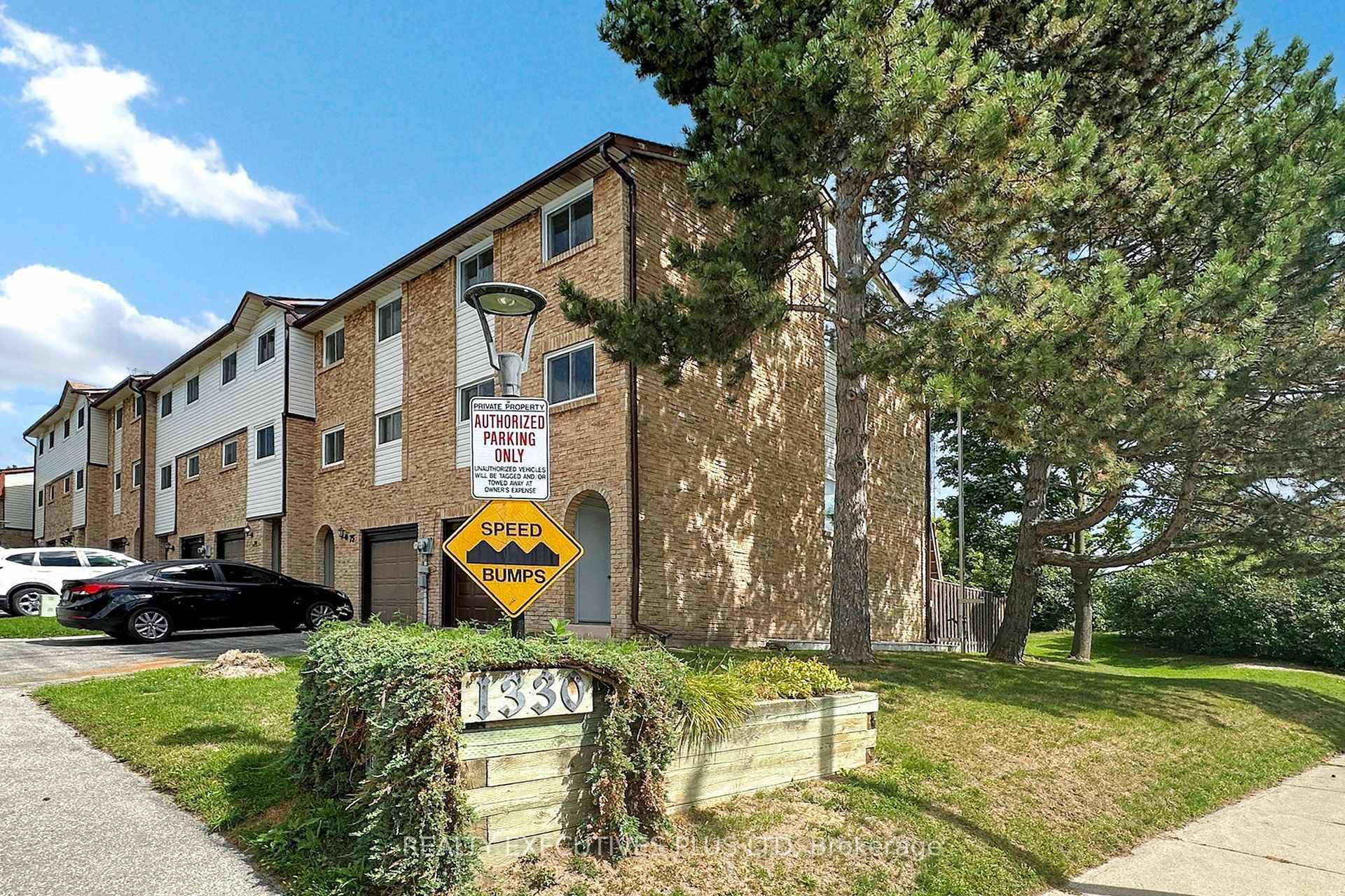 Spacious End Unit Renovated Townhome In A Convenient Oshawa Location !
