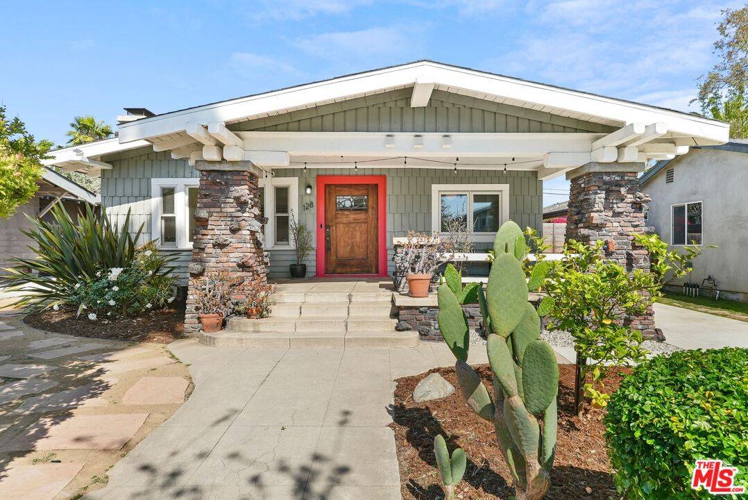 128  S Hobart Blvd 3BR Mid Wilshire La