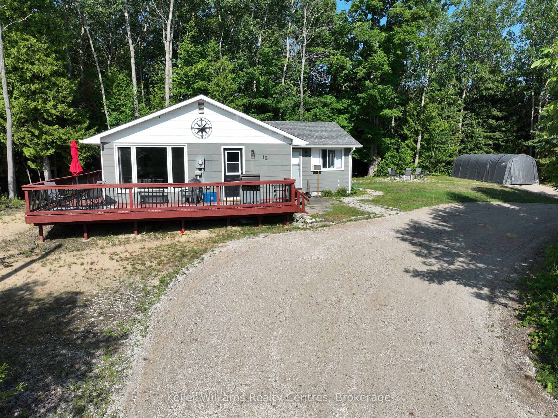 Imagine life in this fully furnished 3 bedroom, 1.