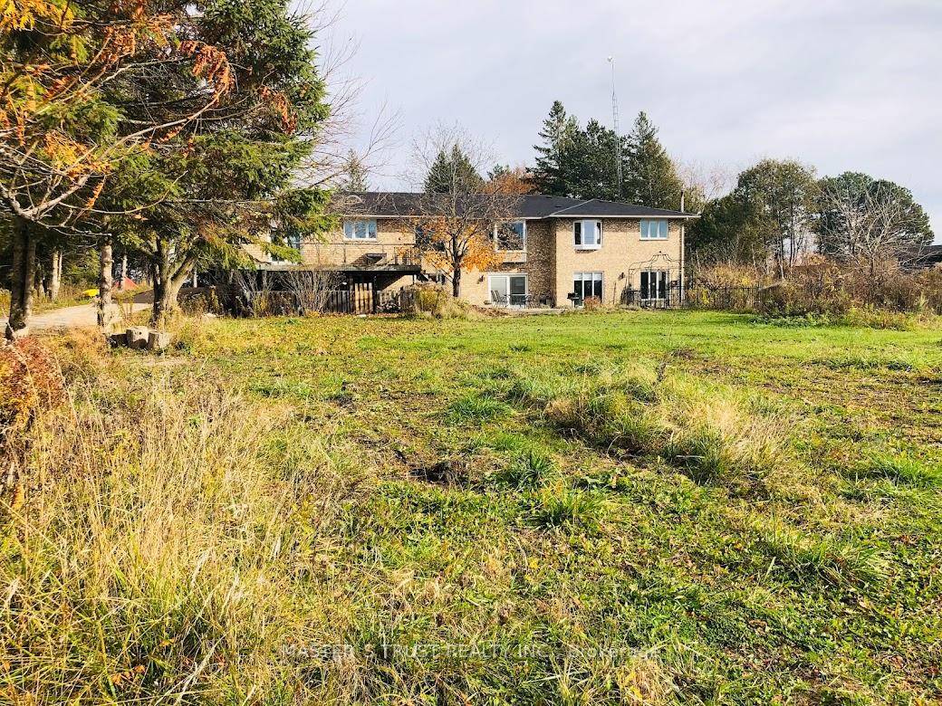 Beautiful House W 8 Acre Lot Backing Onto Open Farmland, Pond And Court.