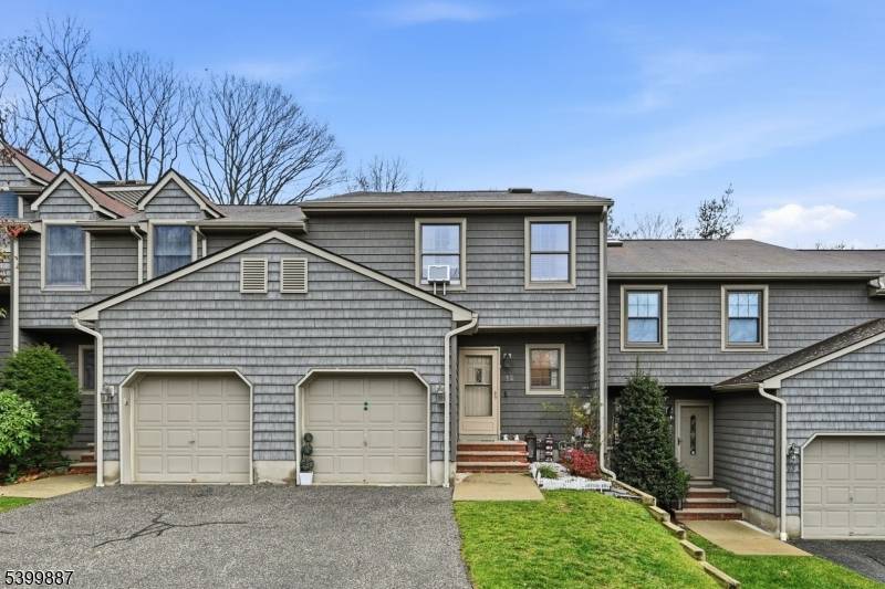 Beautiful and recently updated throughout, this 2BR 2FBA 2HBA townhome is in the desirable Mountain Ridge complex !