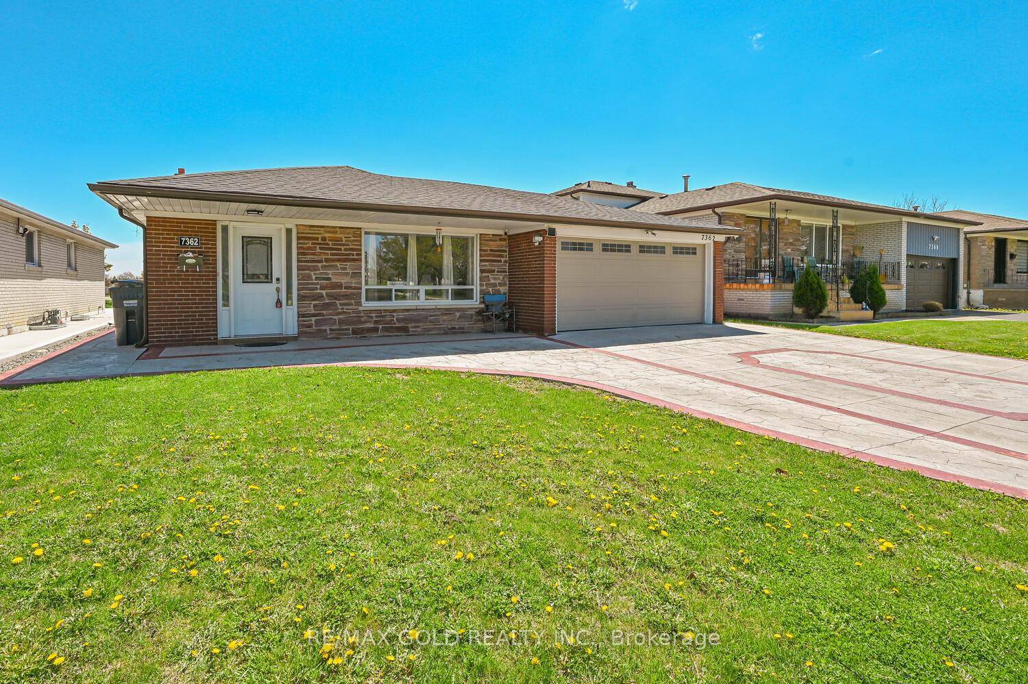 Welcome to this beautifully upgraded, detached 4 level backsplit home, perfectly situated with park frontage and no homes at the front or back offering privacy and serene views.