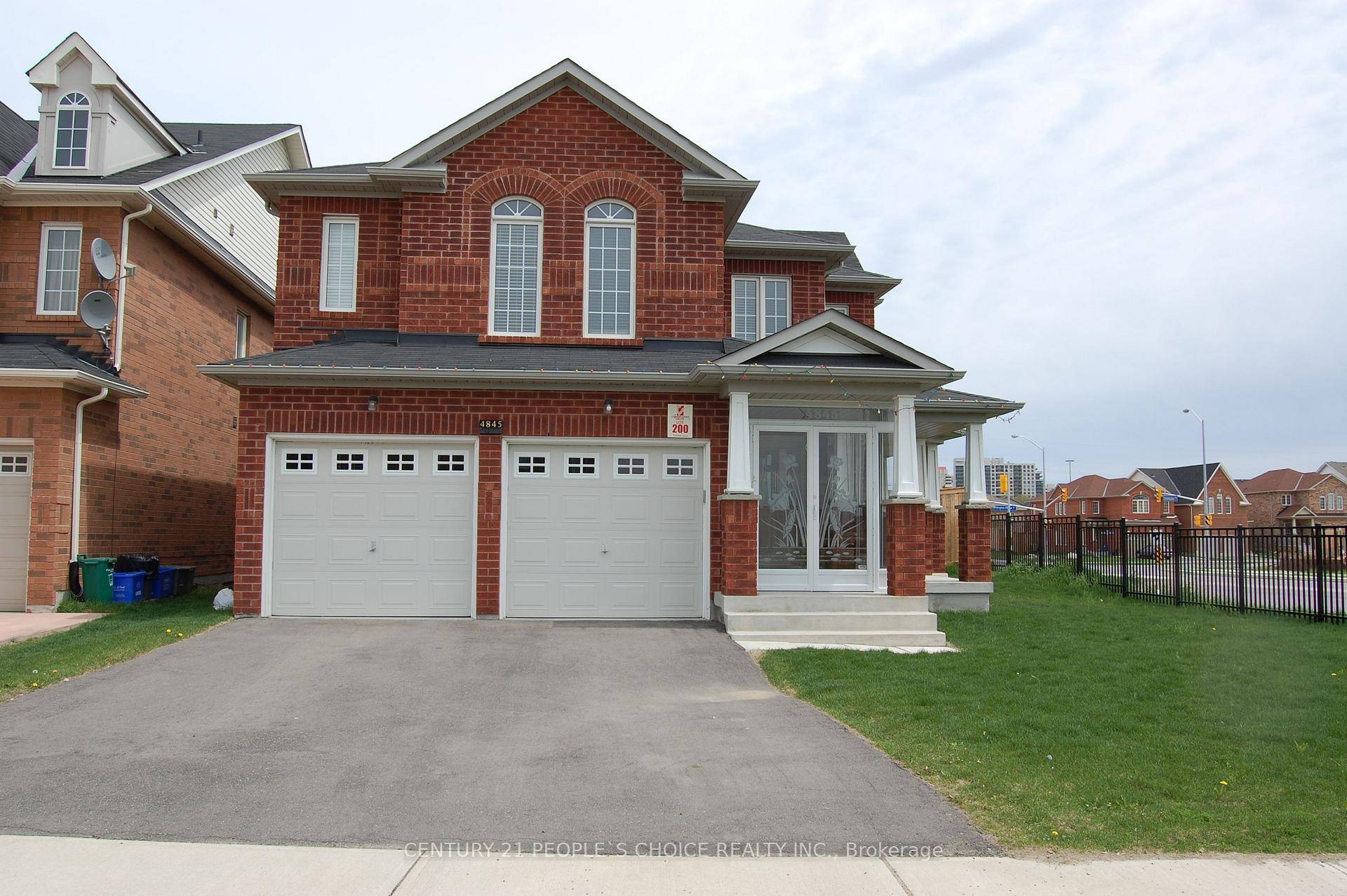 Immaculate Quiet Detached House On Cul De Sac.