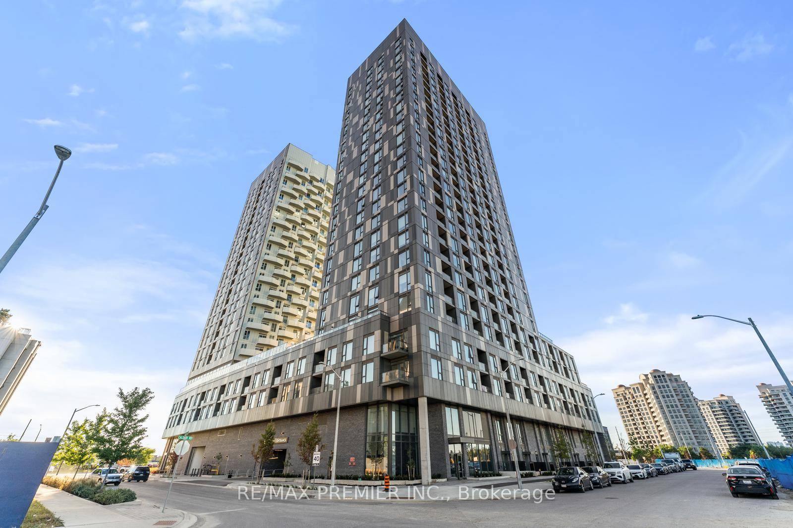 Discover this elegant 1 bedroom plus den, 1 bathroom condo with 1 parking space, featuring a bright and airy layout.