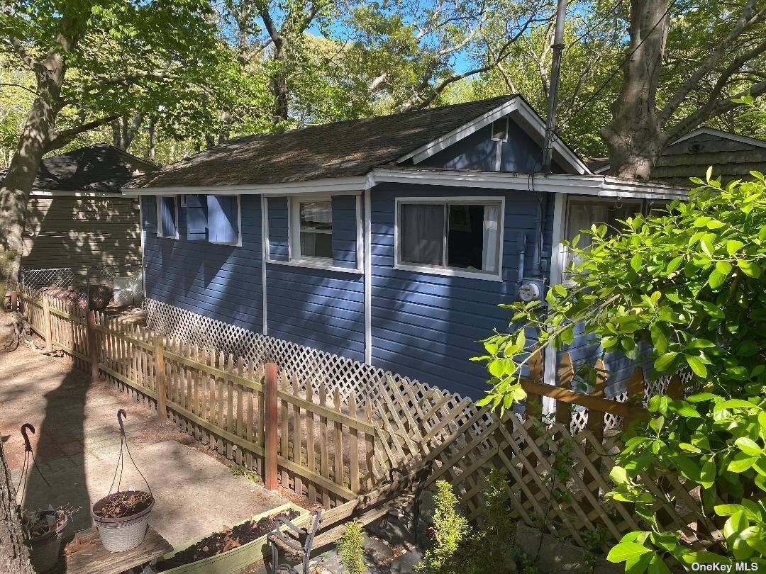 Cute 3 bedroom features plenty of parking, Walk to Beach, or Enjoy the north shores numerous other local attractions EX ; Splish Splash Water Park, Atlantis Aquarium, Wine Tours, Golf ...