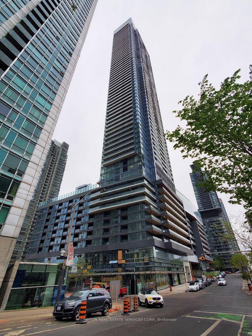 Enjoy Luxurious Life style At Concord Canada House Toronto Waterfront Iconic Landmark, This South Facing Spacious 3 Bedroom Study Suite Offers 988 Sf Functional Space Including 85 Sf Outdoor Radiant ...