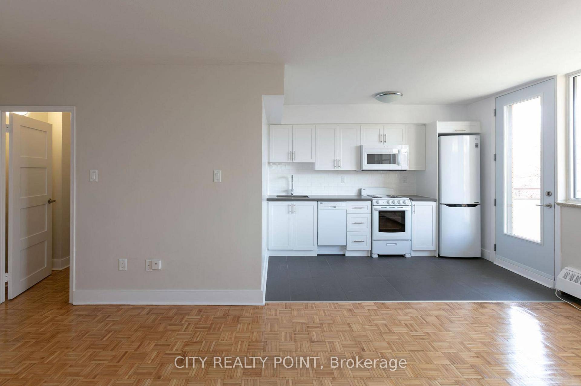 One month FREE RENT 1 Bedroom apartment at 276 St George Street.