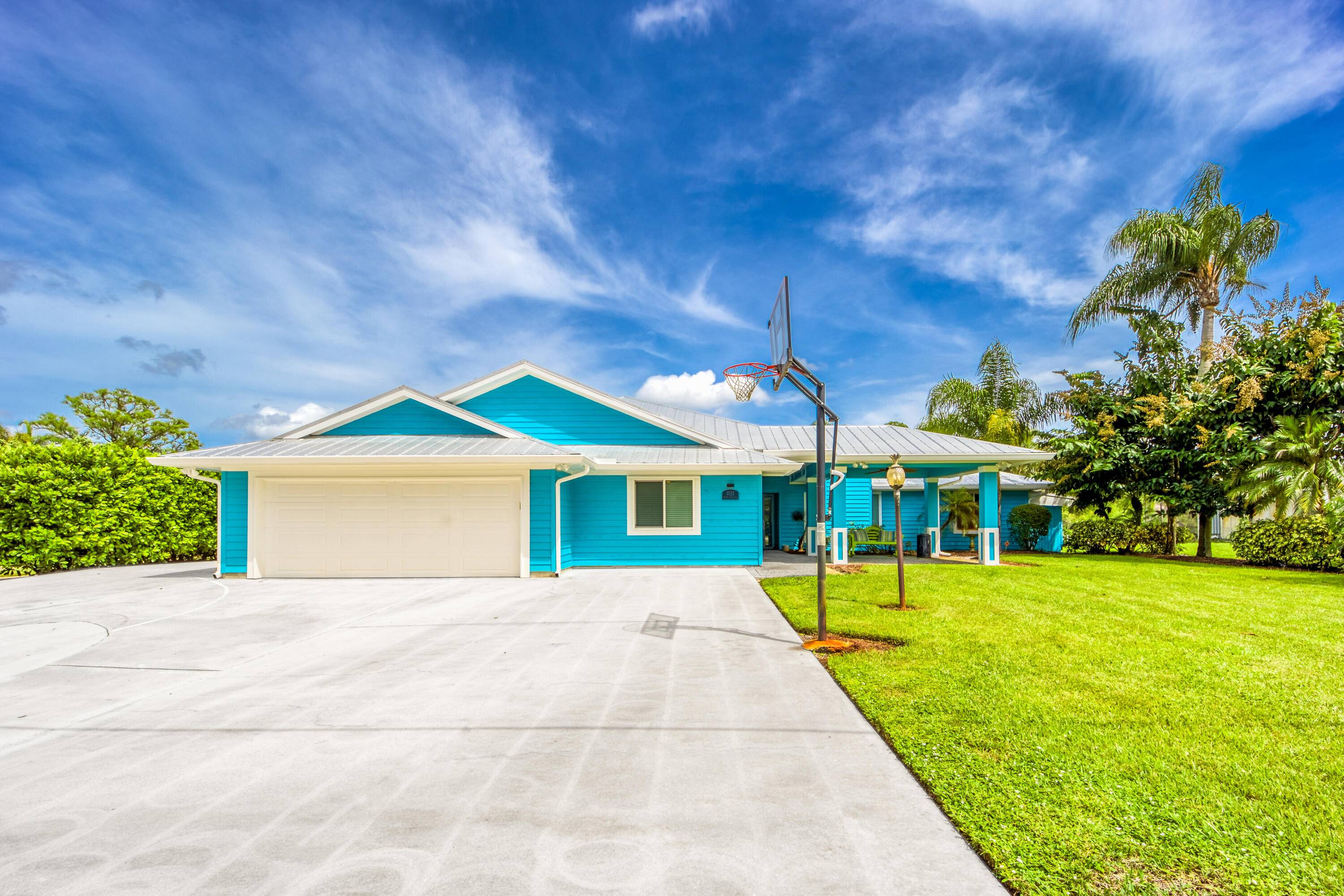 Waterfront Paradise. Bring all toys and offers !