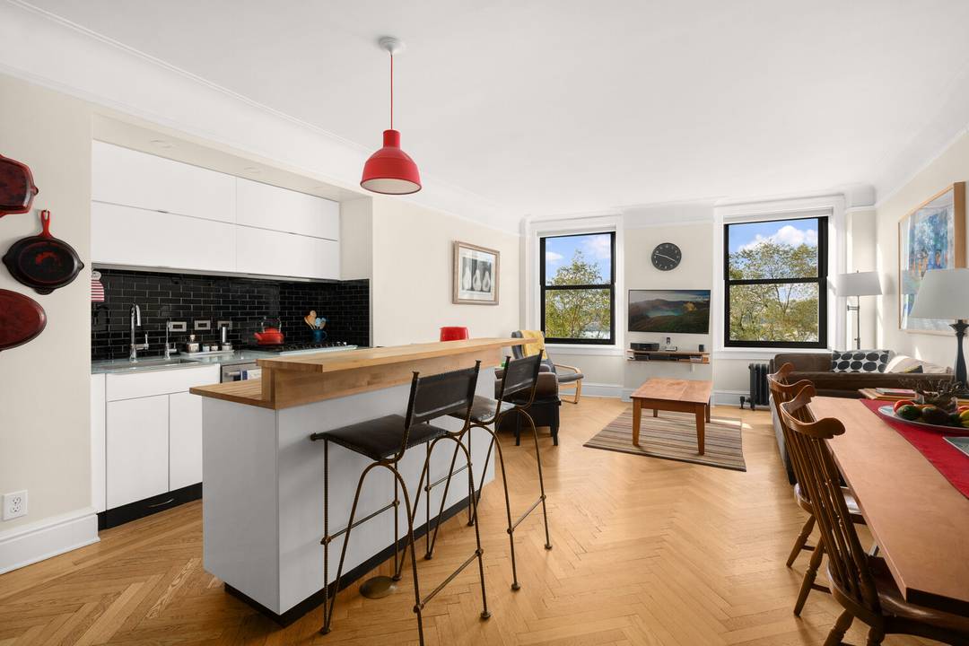 Overlooking the Hudson River and Riverside Park, Residence 7C is a well proportioned one bedroom home that captures the best of prewar living.