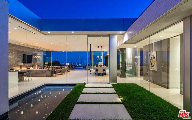 1423  TANAGER WAY Hollywood Hills East LA