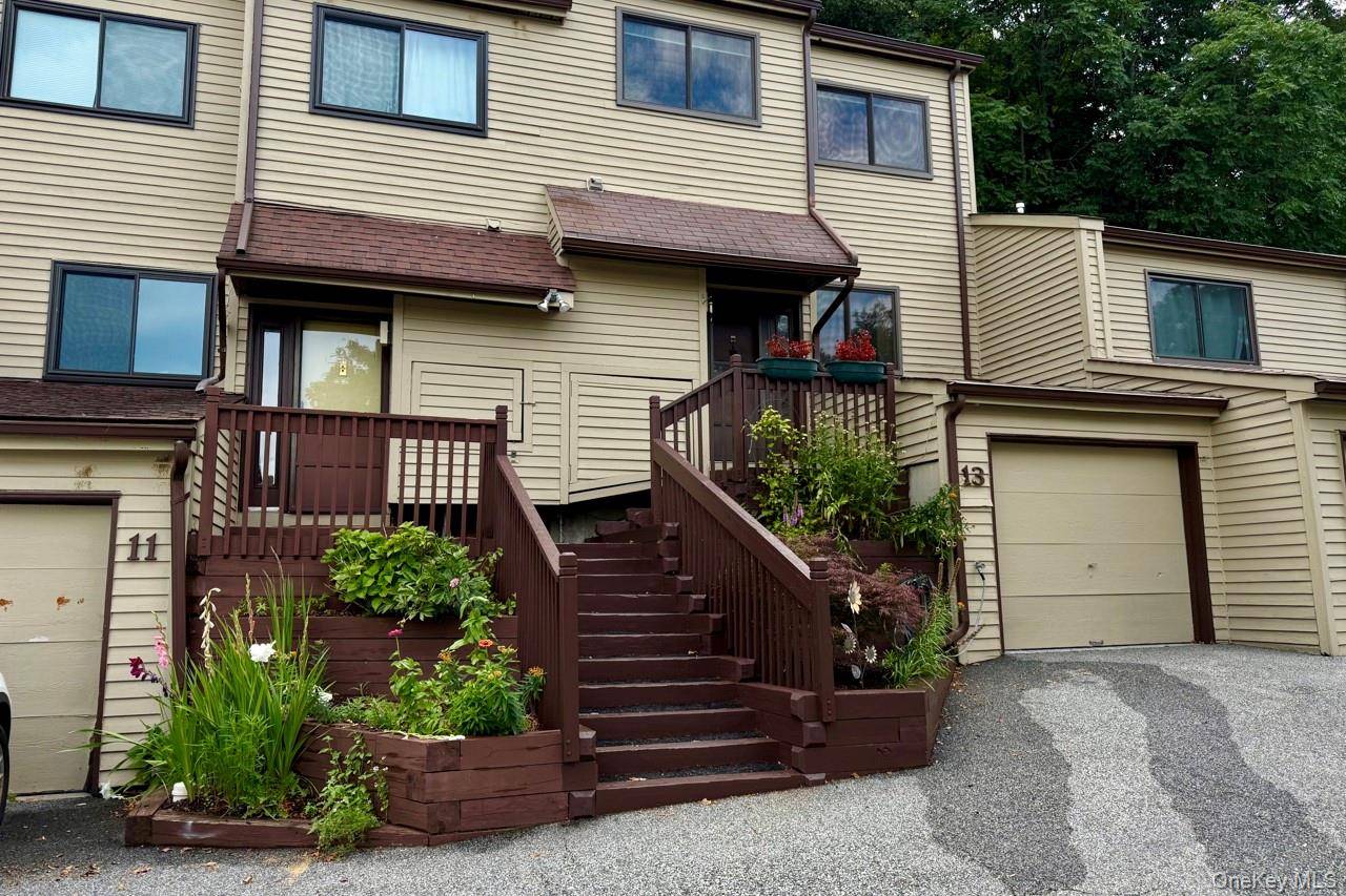 Below market price ! This is your chance to seize a wonderful 3 Bedroom, 2.