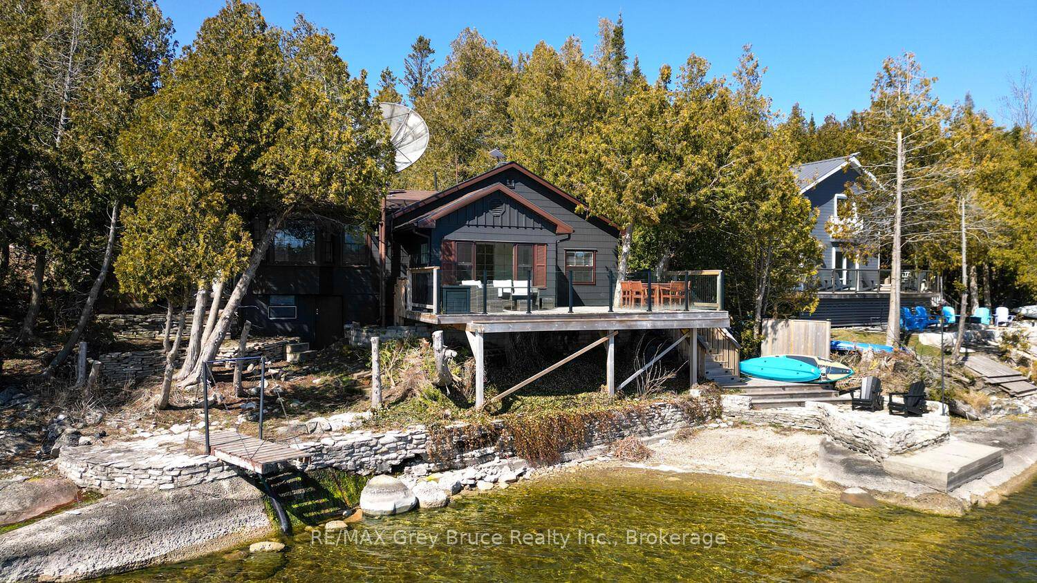 STUNNING TOBERMORY WATERFRONT PROPERTY !