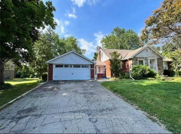 Well maintained cozy Bungalow in the heart of King City.