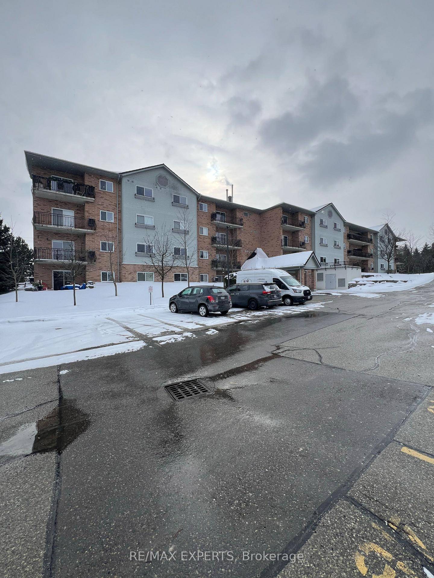 Welcome To This Beautiful Open Concept Floor Plan, It Features 1 Bed Plus Den With 1 Full Bath, Carpet Free Living, Porcelain Tiles In The Kitchen, Den And Living Room, ...