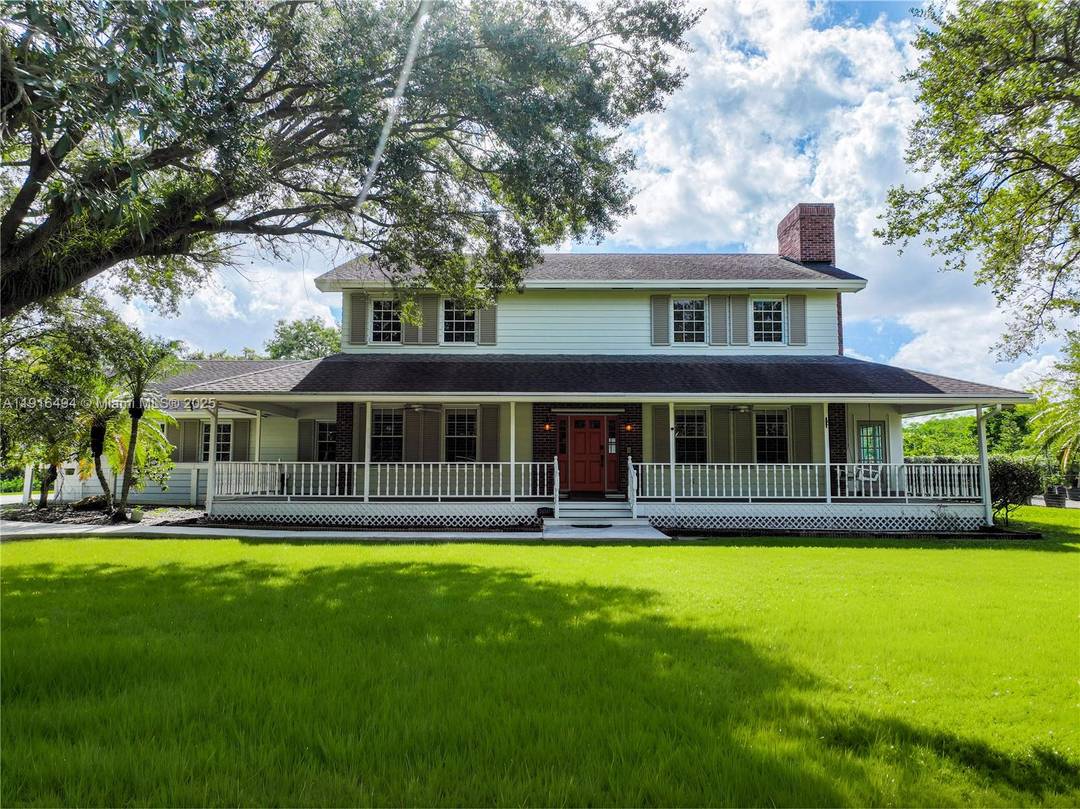 Stunning Country Estate in the Heart of The Redlands !