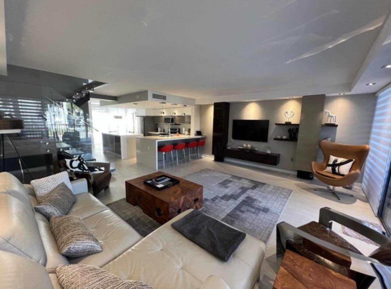 1100 SE 5th Court Court Condo Palm Beach