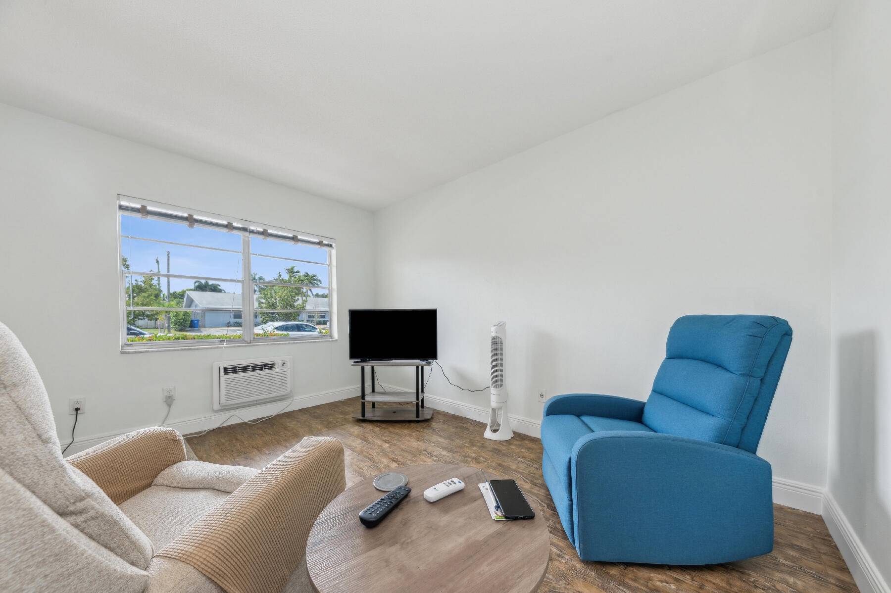 Welcome to your perfect home in the highly desirable Carlton Terrace neighborhood !