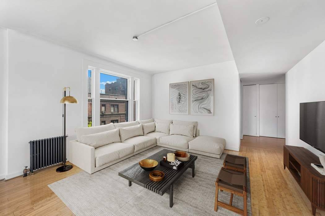 Classic prewar two bedroom in the heart of the Brooklyn Heights Historic District.