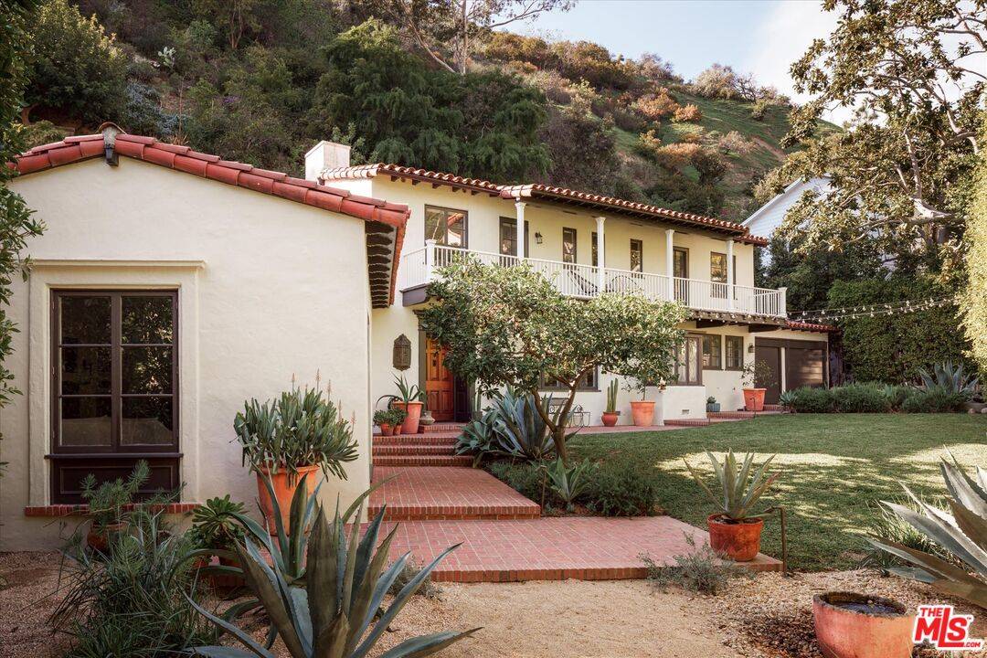 2111   Outpost Dr 4.0 Hollywood Hills East LA
