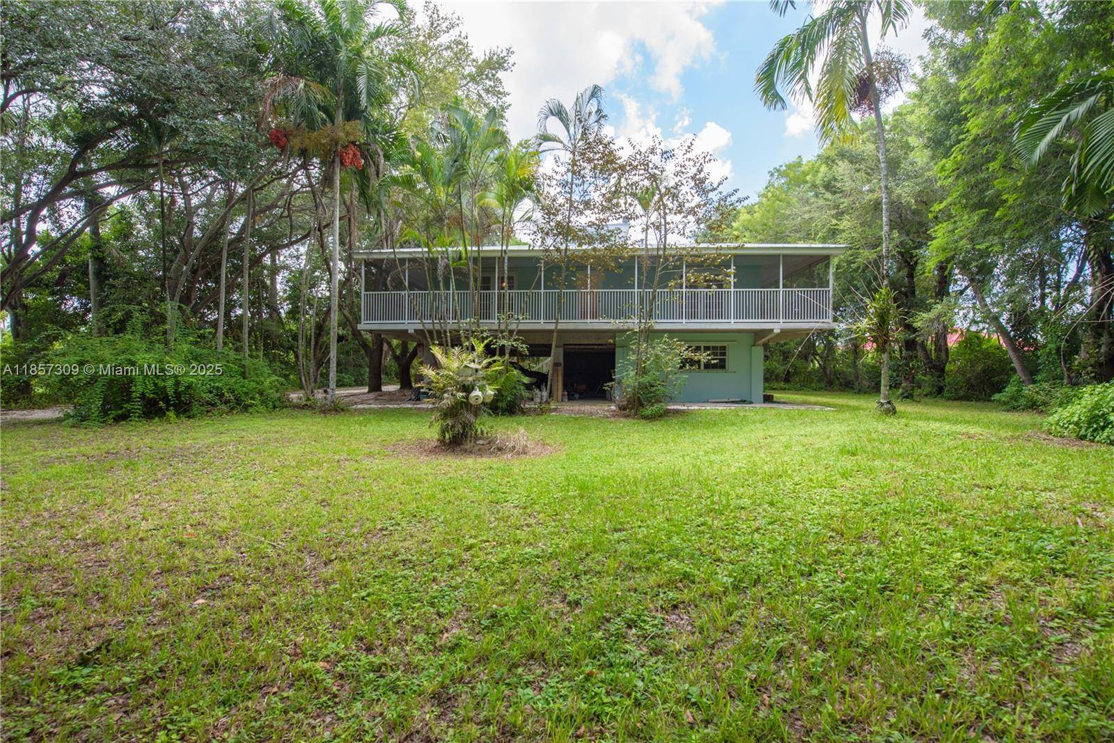 Tropical oasis Sitting on 2.