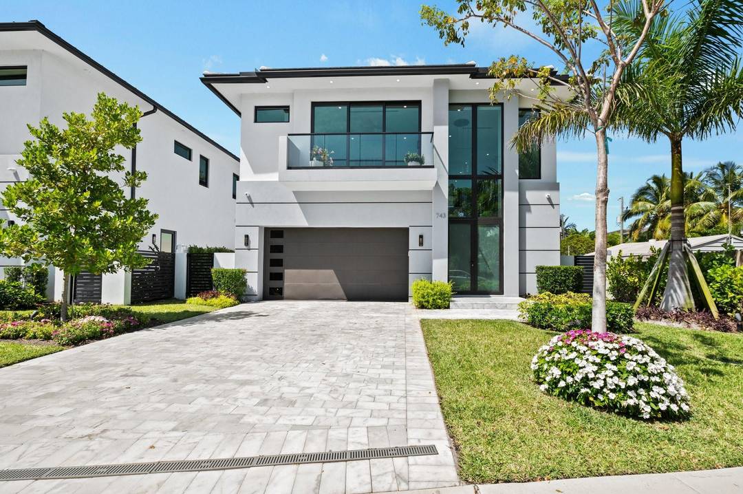 Live the Delray lifestyle in this fully furnished 4 bedroom stunner featuring a ground floor owner s suite for easy living.