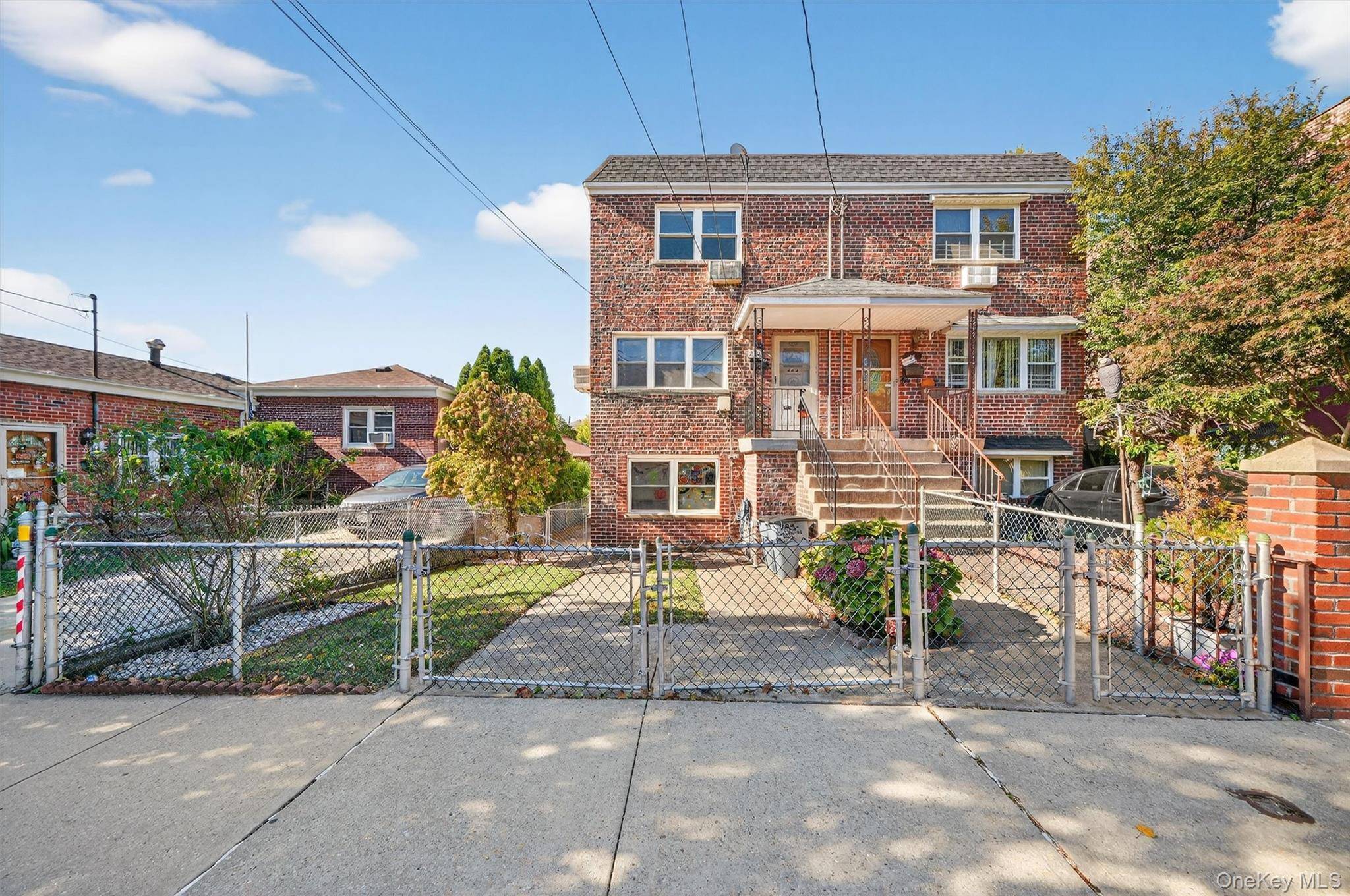 Mother DaughterThroggs Neck 4 bedrrom and 2 1 2 baths.