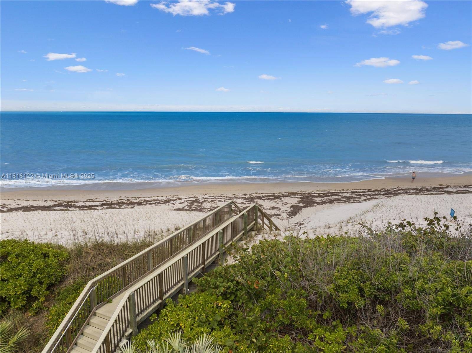 Rare corner unit, Bright, Spacious 3 Bedroom 2.