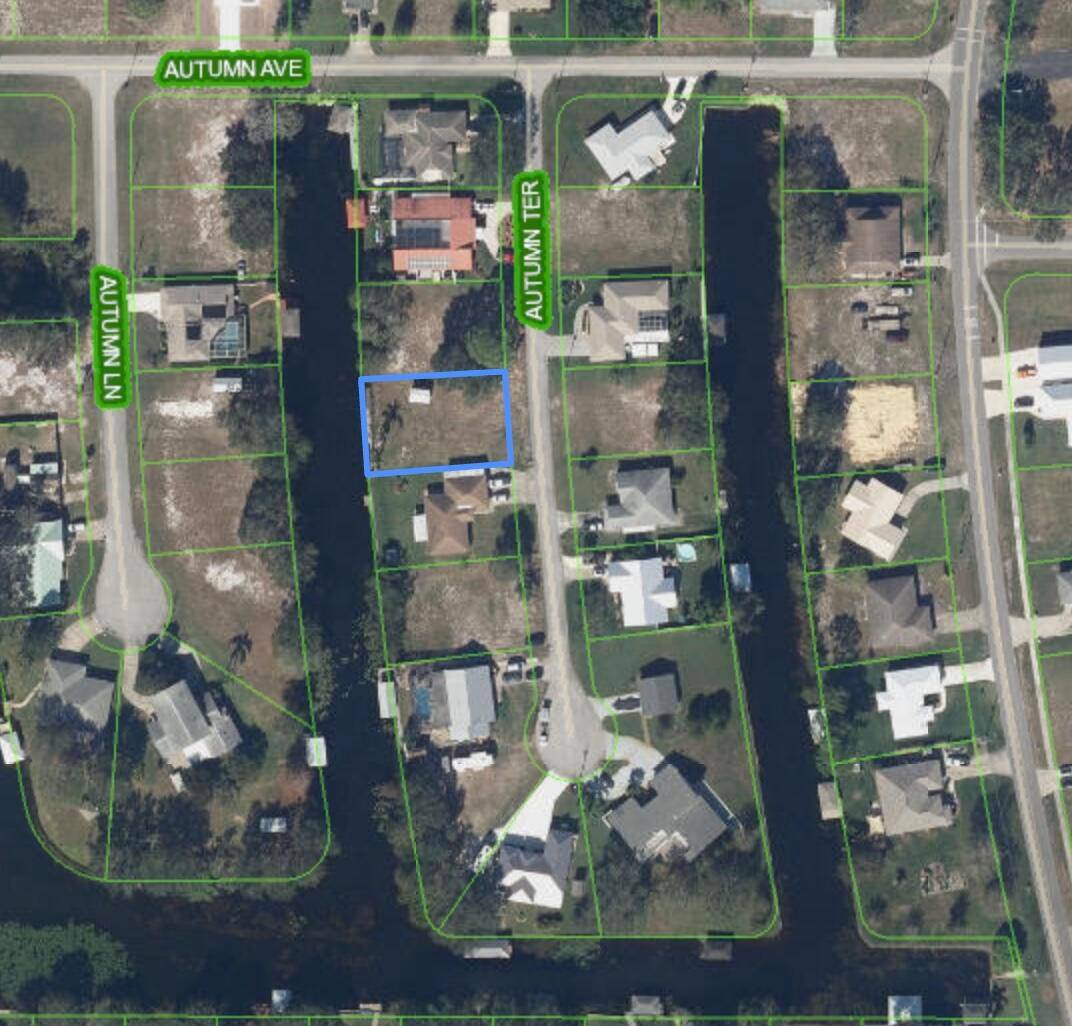 This canal lot in picturesque Lake Placid, Florida is the perfect opportunity to create your dream home in Highlands County.