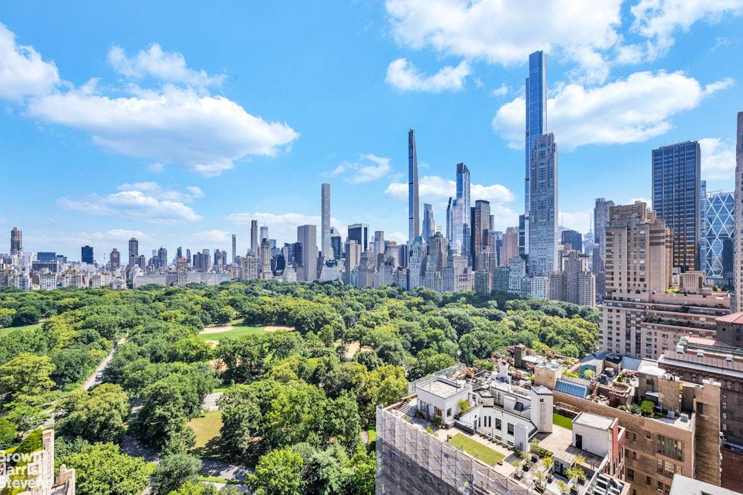 Welcome to apartment 25K at 10 West 66th Street, located in one of the most highly sought after locations on Upper West Side.