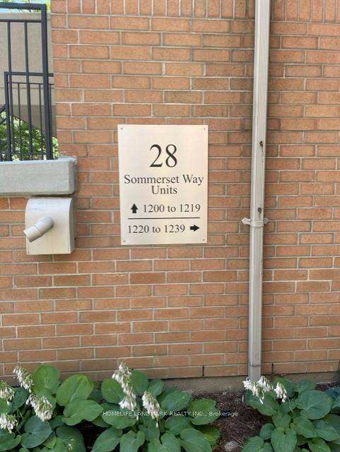 Well Maintened, Bright amp ; Spacious, 3 Leveled Townhouse For Rent At Prime Yonge Finch Location.