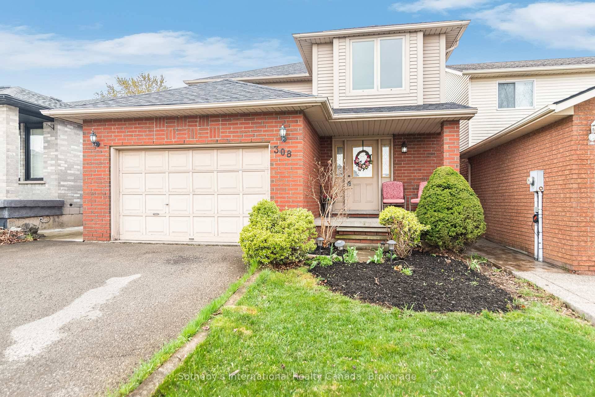 Opportunity Knocks in a Family Friendly Neighbourhood !