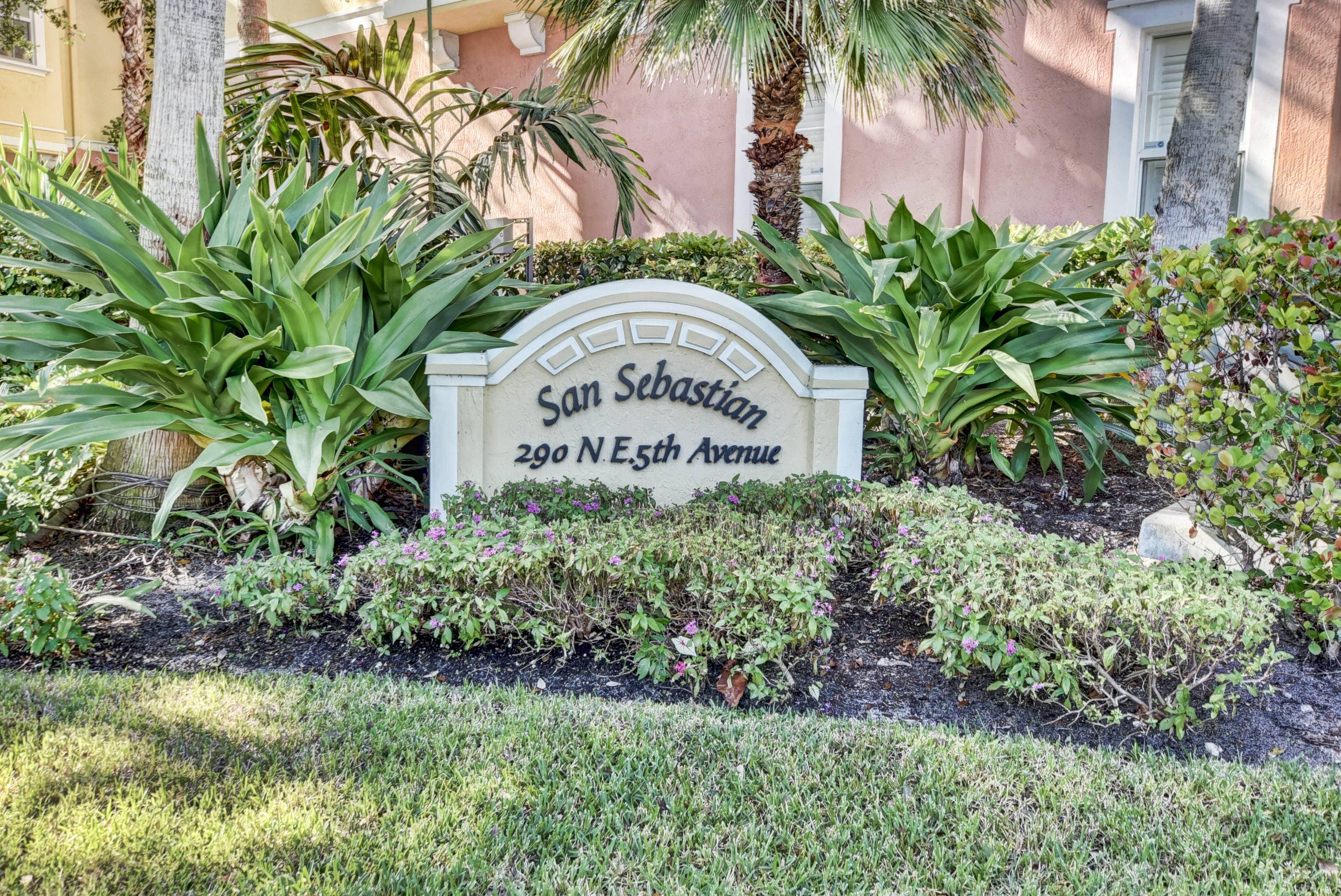 This furnished 3 bedroom townhome is located just 3 blocks north of Delrays famous Atlantic Ave.