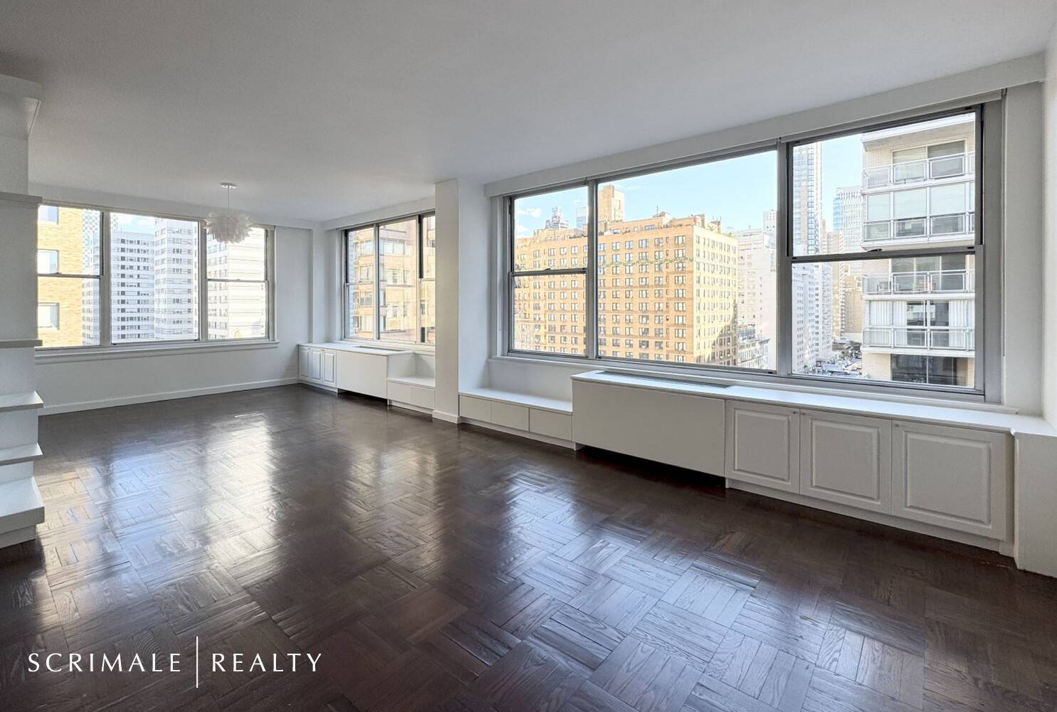 Spacious, bright and open city views !