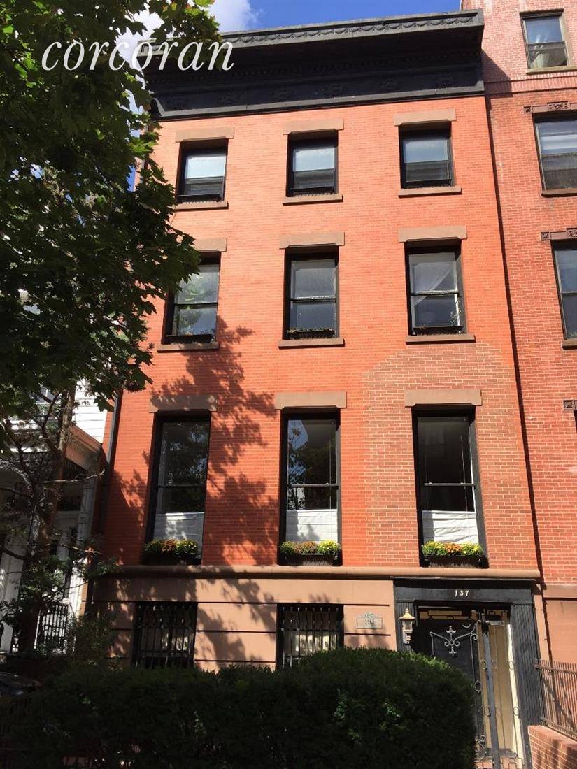 SUPER SIZED THREE BEDROOM, TWO BATH COOP in 84' deep, 25' wide, town house.
